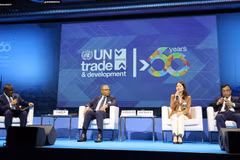 La viceministra de Relaciones Exteriores Nguyen Minh Hang habla en una sesión de debate del Foro de Líderes Mundiales. (Fuente: VNA)