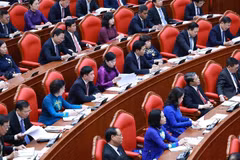 Los delegados participan en el décimo pleno del Comité Central del Partido Comunista de Vietnam. (Fuente: VNA)