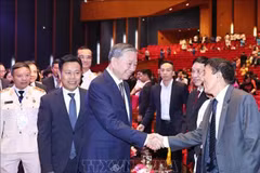 Máximo dirigente partidista vietnamita se reúne con maestros destacados