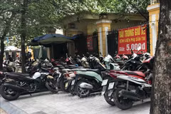 Estacionamiento afuera del Hospital Central de Obstetricia. (Foto: VNA)