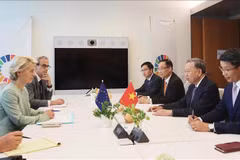 El secretario general del Partido Comunista y presidente de Vietnam, To Lam, se reúne con la presidenta de la Comisión Europea, Ursula von der Leyen. (Fuente: VNA)