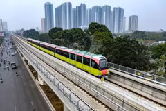 El ferrocarril urbano Nhon-Hanoi se somete a una prueba operativa. (Foto: Vietnam+)