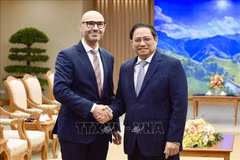 Premier vietnamita recibe a secretario general del PCA 