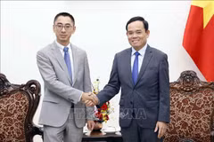 El viceprimer ministro Tran Luu Quang recibió hoy en Hanoi al vicepresidente de Huawei encargado de la región Asia-Pacífico, Zhengjun Zhang. (Fuente: VNA)