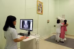 Sufren mujeres vietnamitas de cáncer de mama con edad cada vez más temprana