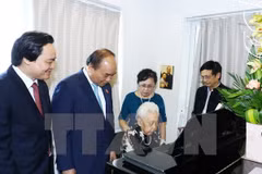 Premier felicita a pedagogos nacionales por el Día del Maestro vietnamita 
