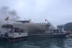 Turistas chinos traslados a sitio seguro tras una colisión de barcos en provincia vietnamita