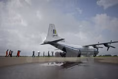 Hallan cadáveres y fuselaje del avión desaparecido en Myanmar