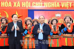 Premier vietnamita asiste a Fiesta de unidad nacional en Bac Kan