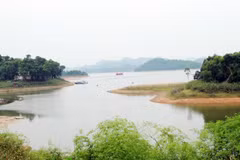 Aprueban plan para desarrollo de zona turística en lago Nui Coc de Vietnam