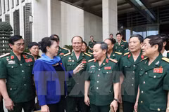 Parlamento de Vietnam perfecciona políticas a favor de personas meritorias