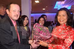 Vietnamitas en ultramar festejan el Tet