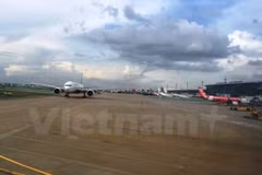 Aerolíneas vietnamitas ajustan horarios de vuelos debido a depresión tropical