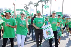 Realizan caminata en Hanoi en saludo a la Hora del Planeta