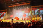 Un programa artístico saluda el 70 aniversario de la liberación de Hanoi. (Foto: VNA)