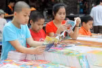 Cierra sus puertas Calle de libros en Hanoi
