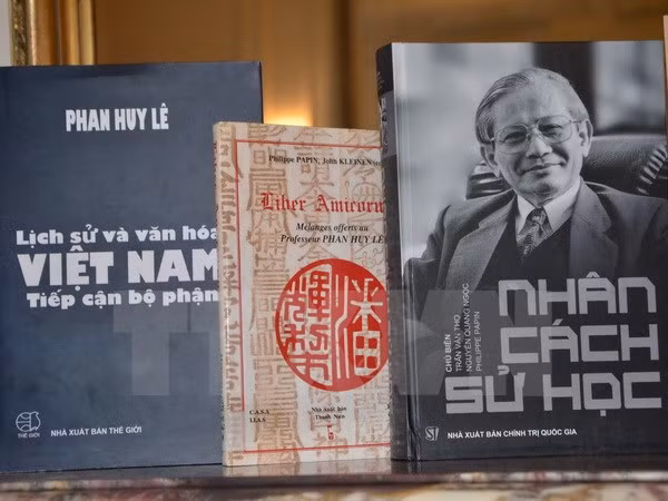 Institución francesa honra a historiador vietnamita Phan Huy Le ảnh 1