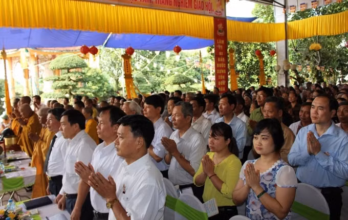 Conmemoran en Vietnam aniversario 2560 del nacimiento e iluminación de Buda ảnh 1 Conmemoran en Vietnam aniversario 2560 del nacimiento e iluminación de Buda ảnh 1