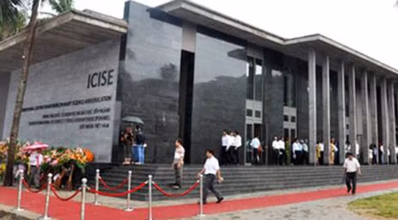 Provincia vietnamita acoge conferencia sobre campo magnético en universo ảnh 1