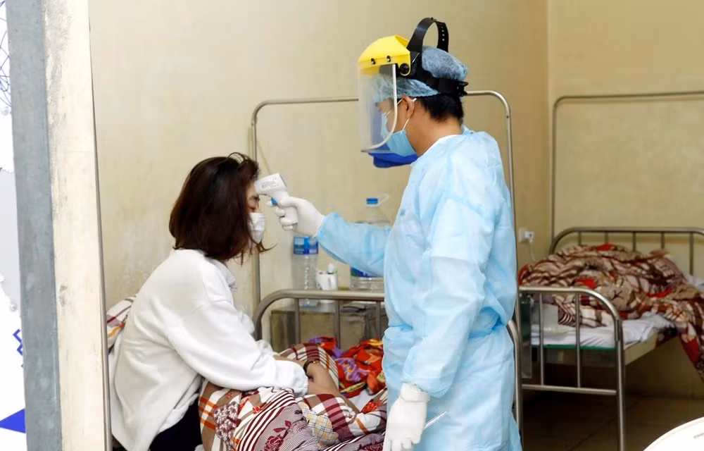 Otros seis pacientes de COVID-19 en Vietnam recibirán alta médica ảnh 1