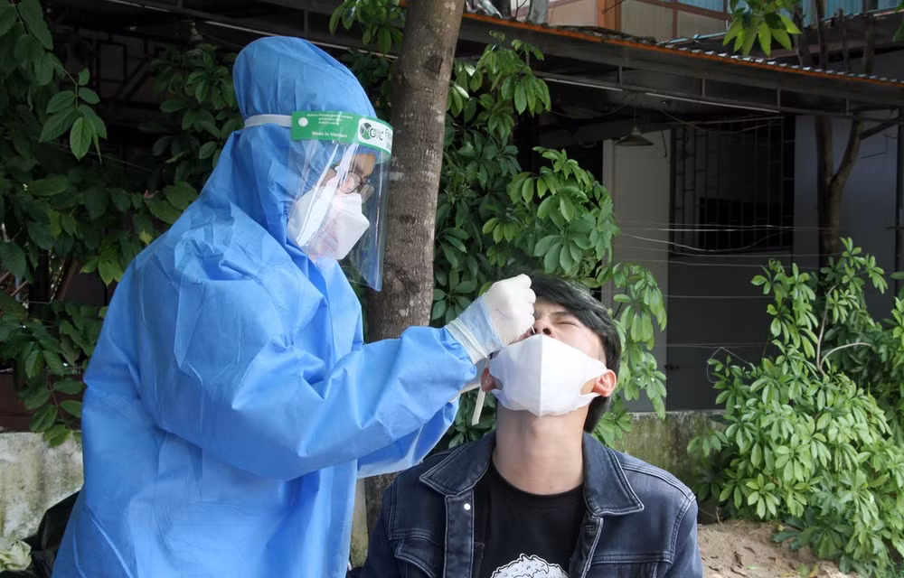 Vietnam registra más de tres mil 600 casos nuevos del COVID-19 ảnh 1