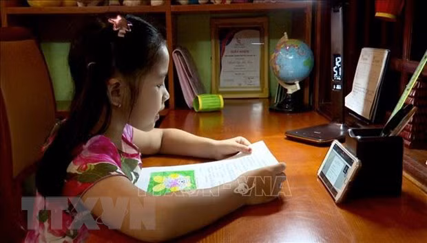 Decenas de localidades vietnamitas organizan enseñanza en línea y por televisión ảnh 1