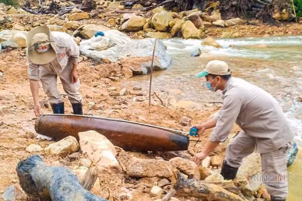 Trasladan con éxito bomba de 227 kilogramos hallada en provincia vietnamita ảnh 1