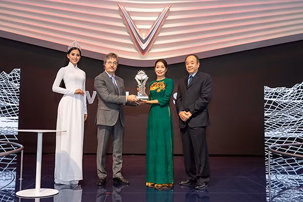Fabricante de automóviles de Vietnam y AUTOBEST firman acuerdo de cooperación ảnh 1