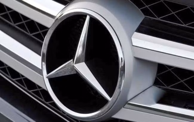 Mercedes-Benz Vietnam llama a revisión de casi siete mil autos de lujo ảnh 1