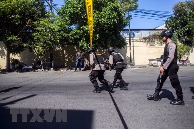 Hallan bomba en centro comercial en Indonesia ảnh 1