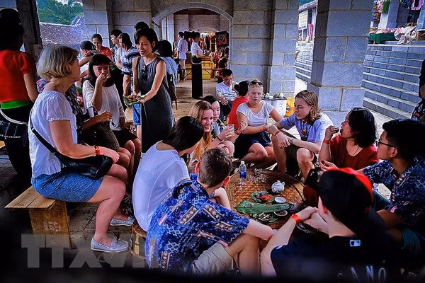 Vietnam prorroga la vigencia de la exención de visa para turistas de Europa ảnh 1
