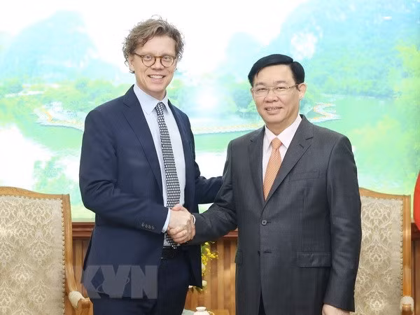 Grupo sueco Comvik muestra interés en invertir en telecomunicaciones en Vietnam ảnh 1