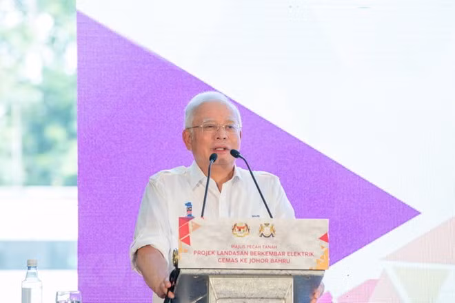 Premier malasio promete aumento de salario mínimo ảnh 1