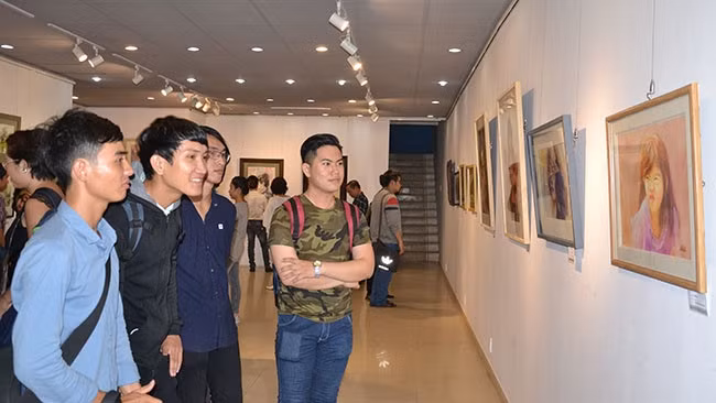 Celebran en Ciudad Ho Chi Minh exposición internacional de acuarelas ảnh 1