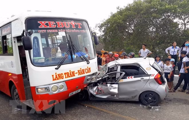 Disminuyen accidentes de tránsito en Vietnam durante días feriados ảnh 1 Disminuyen accidentes de tránsito en Vietnam durante días feriados ảnh 1