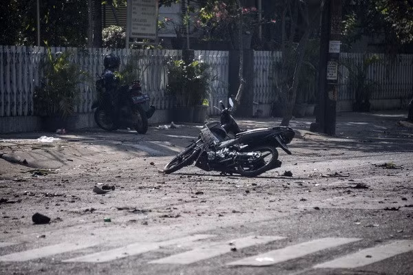 Al menos seis muertos y 35 heridos por ataques con bombas en Indonesia ảnh 1