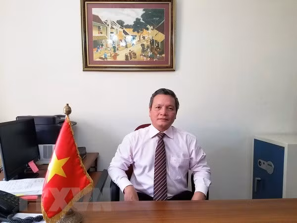 Rinden homenaje a Presidente vietnamita Ho Chi Minh en Argelia ảnh 1 Rinden homenaje a Presidente vietnamita Ho Chi Minh en Argelia ảnh 1