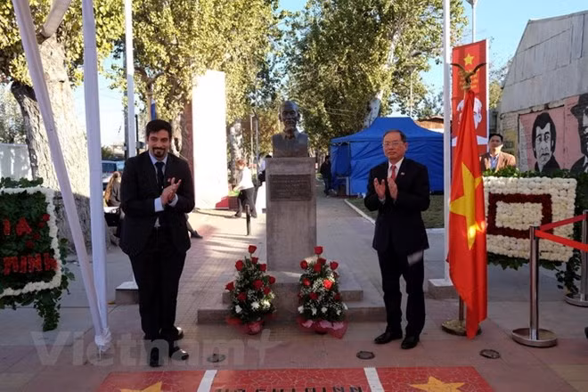 Conmemoran en Chile aniversario 128 del natalicio de Presidente Ho Chi Minh ảnh 1