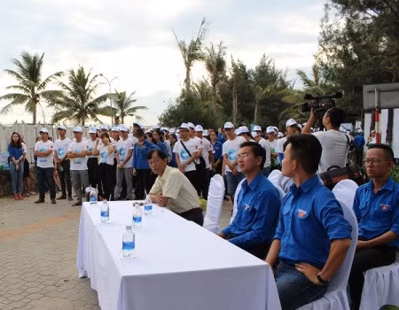 Lanzan campaña playa limpia en provincia vietnamita ảnh 1 Lanzan campaña playa limpia en provincia vietnamita ảnh 1