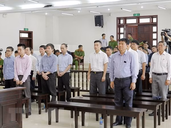 Mantienen sentencia de 13 años de cárcel contra Dinh La Thang por violaciones en PVC ảnh 1