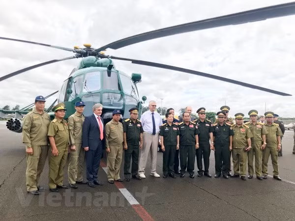 Rusia entrega cuatro helicópteros a Laos reparados por expertos ảnh 1