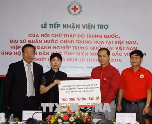 Cruz Roja de Vietnam recibe donaciones para poblaciones afectadas por inundaciones ảnh 1 Cruz Roja de Vietnam recibe donaciones para poblaciones afectadas por inundaciones ảnh 1