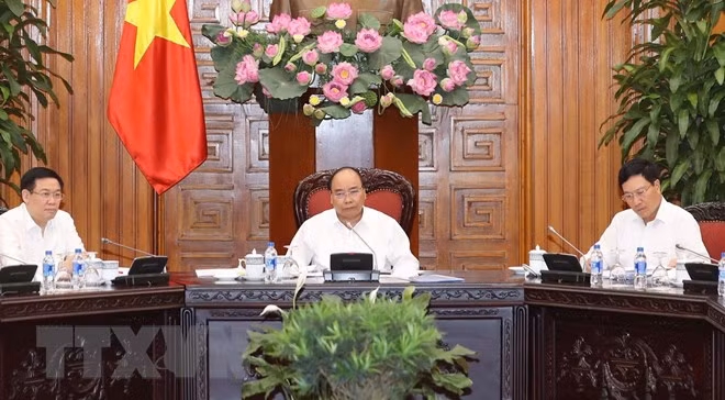 Premier de Vietnam pide sanción severa a importaciones ilegales de materiales de desecho ảnh 1