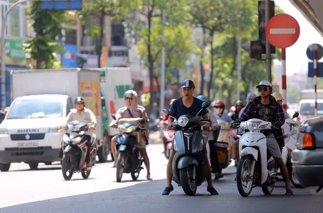Norte y Centro de Vietnam, verdaderos "hornos" por ola de calor ảnh 1