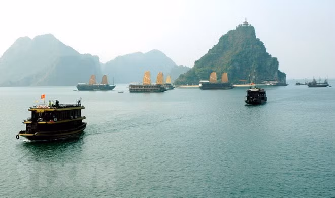 Bahía de Ha Long entre los 100 patrimonios más espléndidos del mundo ảnh 1 Bahía de Ha Long entre los 100 patrimonios más espléndidos del mundo ảnh 1