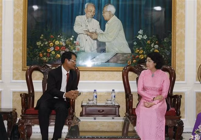 Impulsan cooperación entre organizaciones de masas de localidades de Vietnam y Laos ảnh 1
