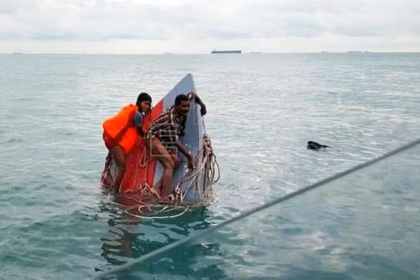 Malasia: Un muerto y 18 desaparecidos en naufragio de barco con migrantes ảnh 1