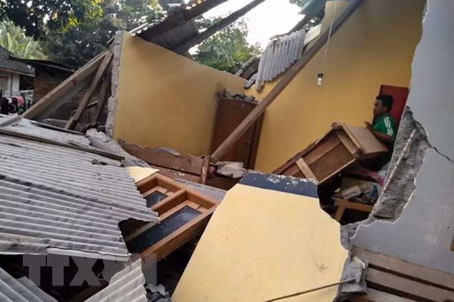 Terremoto en Indonesia: Al menos 10 muertos y 40 heridos ảnh 1 Terremoto en Indonesia: Al menos 10 muertos y 40 heridos ảnh 1