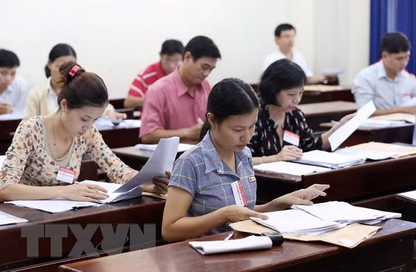Ministro vietnamita exhorta a acelerar la recalificación del examen final de bachillerato ảnh 1