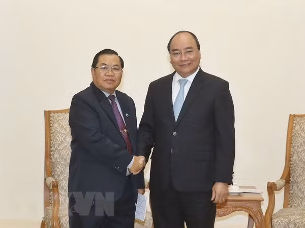 Premier de Vietnam aboga por fortalecimiento de nexos parlamentarios con Laos ảnh 1
